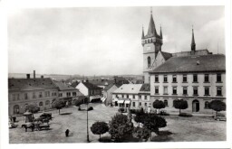 Humpolec, Horní (Riegrovo) náměstí z budovy městského úřadu (okresního domu)